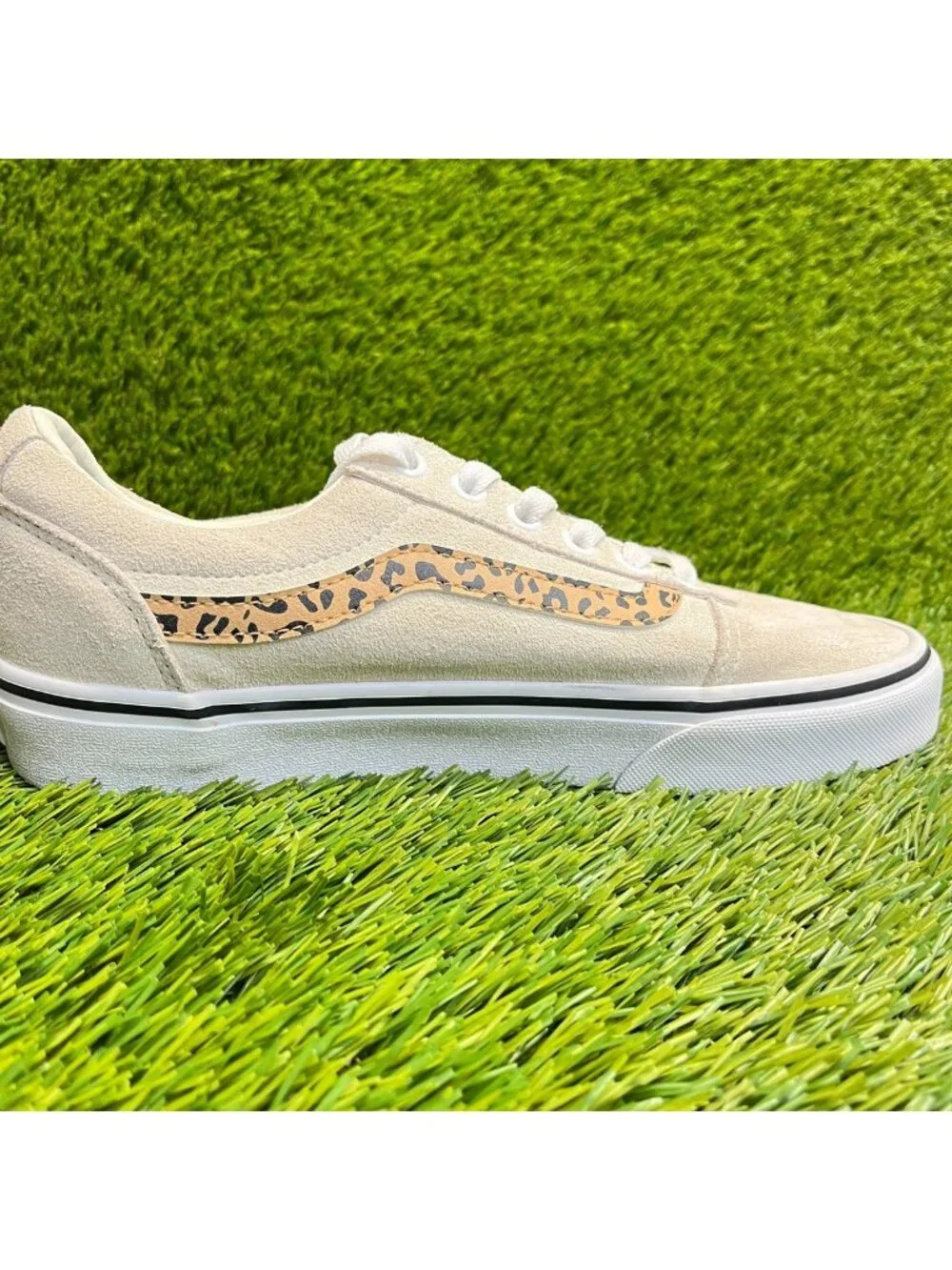 Vans Ward Womens Size 7.5 Beige White Athletic Walking Skateboard Shoes Sneakers